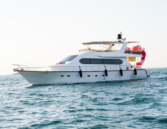 80-ft Luxury Yacht – 40 PAX