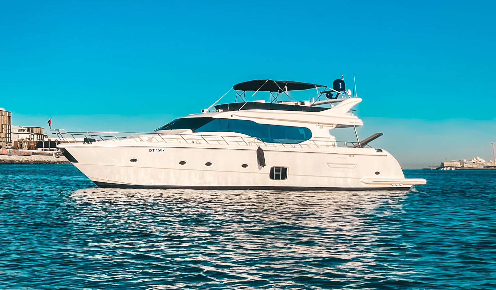 82ft Deluxe Yacht – 35 PAX